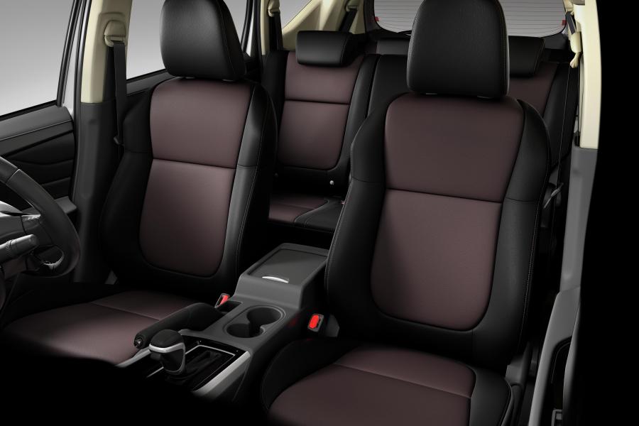 Интерьер Mitsubishi Xpander Cross 2019 года  (фото 2 из 11)